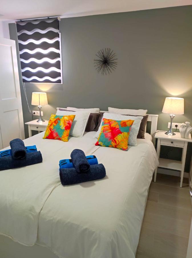 1 Bedroom Beachfront Apartment At Torecilla Beach نيرخا المظهر الخارجي الصورة