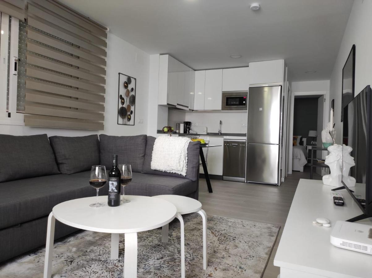 1 Bedroom Beachfront Apartment At Torecilla Beach نيرخا المظهر الخارجي الصورة